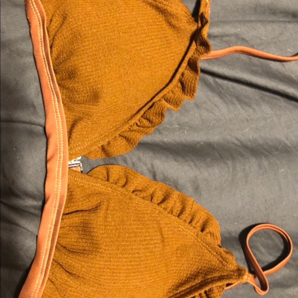 Frill Trim Ribbed Bikini Set - Picture 2 of 2